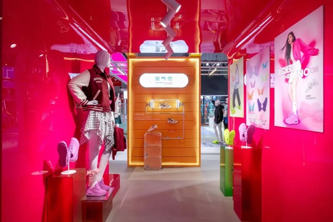 武漢展覽設計搭建公司領你看最具有創意00家企業展臺的2023進博會(斯凱奇展臺)3